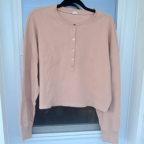 *** JUST ADDED *** WULFRED FREE CROPPED LONG SLEEVE SHIRT